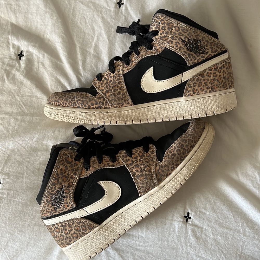 Air Jordan 1 Mid SE GS 'Leopard'